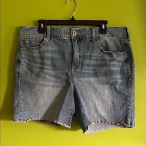 Torrid Cutoff Stretch Jean Shorts Size 16
